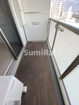 【バルコニー】 | セレニテ神戸元町 | 外からの目が気にならないバルコニーで洗濯物が干せます