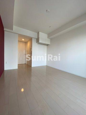 【居間・リビング】 | セレニテ神戸元町 | こちらのリビングで趣味の時間をお楽しみください