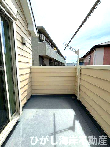 藤沢市辻堂元町1丁目　中古戸建のバルコニー|南側バルコニーは奥行きがあります。