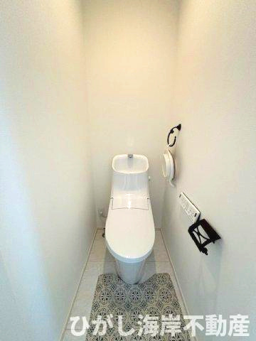 藤沢市辻堂元町1丁目　中古戸建のトイレ|洗浄機能付きのお手洗いは1階と2階の2カ所にございます。