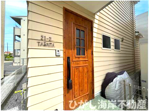 藤沢市辻堂元町1丁目　中古戸建の外観|ラップサイディングが素敵です。