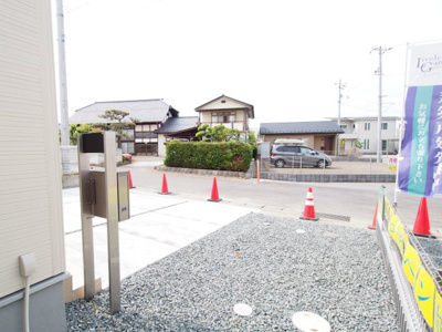 【前面道路含む現地写真】 | Livele Garden.S　方木田前白家　1号棟 | 車での移動に便利です♪