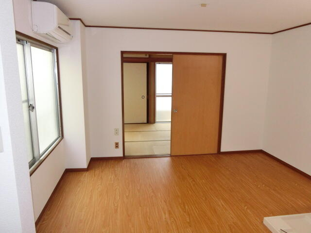 グランドールの洋室