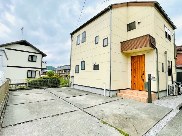 日の出町大久野　中古戸建の駐車場|２台可能（車種による）