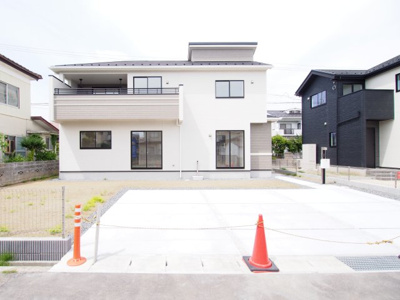 【外観】 | Blooming　Garden　笹谷清水　1号棟 | 広々とした駐車場です♪
