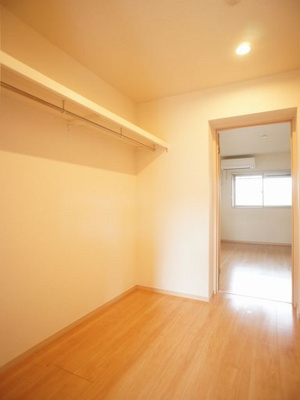 【収納】 | アーバンレジデンス | ウォークインクロゼット付きでお部屋はスッキリ♪