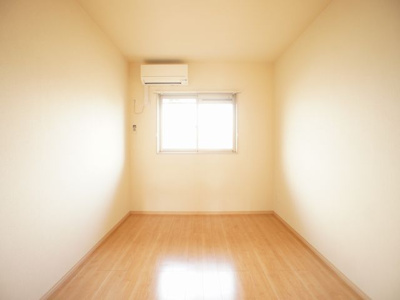 【寝室】 | アーバンレジデンス | 快適に過ごせるエアコンが付いています♪