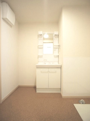 【独立洗面台】 | アーバンレジデンス | 洗髪洗面化粧台と洗濯機置き場があります♪