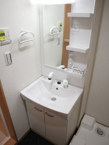 【洗面所】 | メゾン志麻 | 生活に欠かせない独立洗面台です