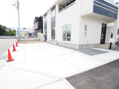 【駐車場】 | Blooming　Garden　町庭坂新町　4号棟 | 広々とした駐車場です♪
