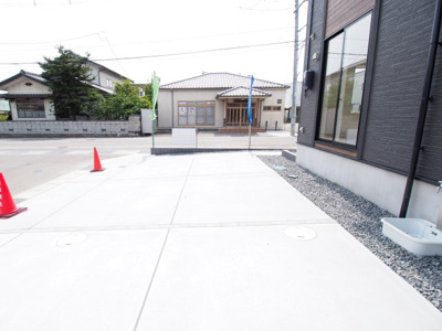 【駐車場】 | Blooming　Garden　町庭坂新町　５号棟