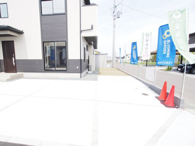 【駐車場】 | Blooming　Garden　町庭坂新町　1号棟 | 広々とした駐車場です♪
