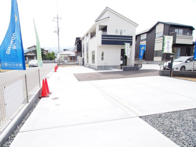 【駐車場】 | Blooming　Garden　町庭坂新町　1号棟 | お休みの日は、家族でお出かけしてみては♪
