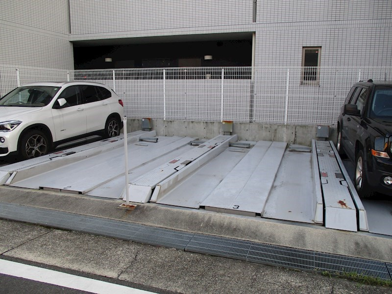 プロシード穂波町の駐車場