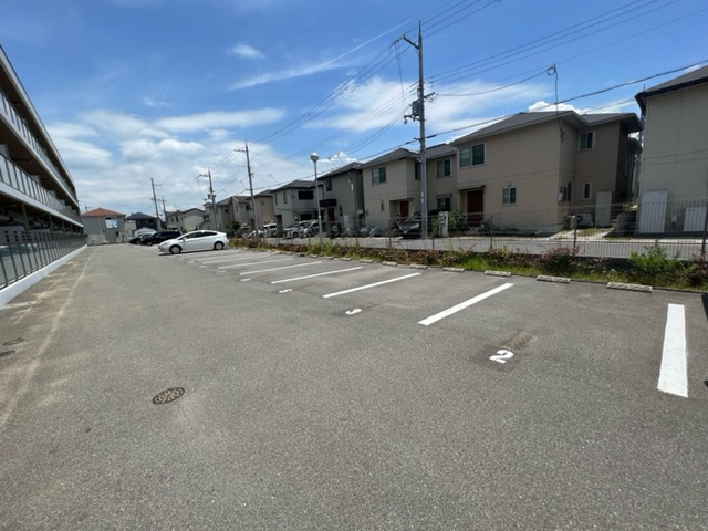 to U 狭山の駐車場