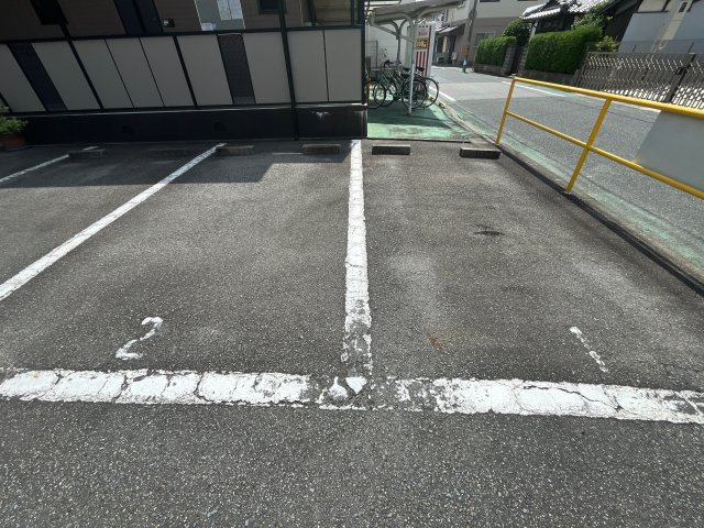 アーリコートの駐車場