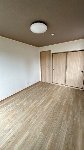 ファミール・エルの洋室