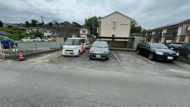 ファミール・エルの駐車場