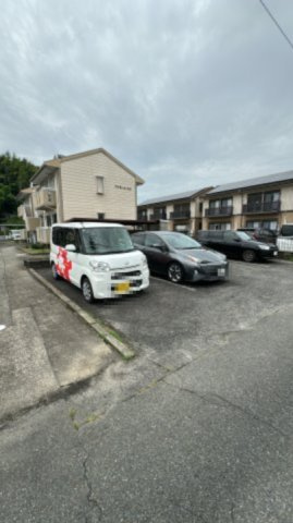 ファミール・エルの駐車場