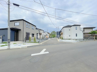 【前面道路含む現地写真】