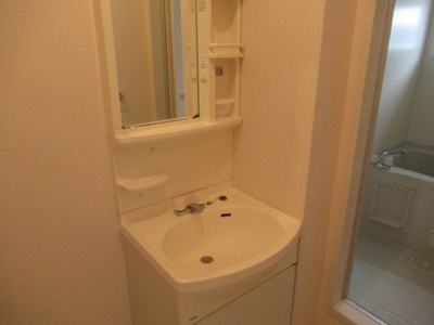 【洗面所】 | エクセレント柿本　Ａ棟 | 明るい洗面所です