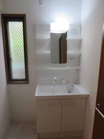 中古戸建　四條畷市清滝中町（平成6年築）の独立洗面台|リフォーム済で清潔感のある独立洗面台☆
