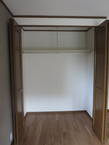 中古戸建　四條畷市清滝中町（平成6年築）の収納|広々クローゼット♪