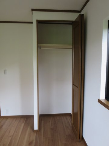 中古戸建　四條畷市清滝中町（平成6年築）の収納|洋室にクローゼット収納付き♪