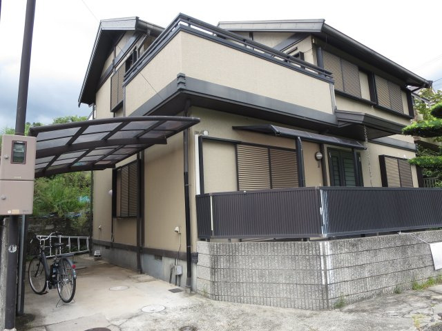 中古戸建　四條畷市清滝中町（平成6年築）の外観|カーポートあるので雨の日も安心♪