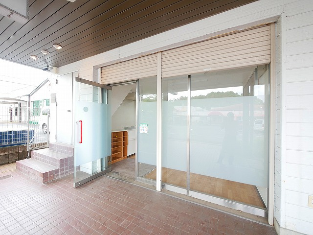 南加茂台５丁目店舗付住宅のロビー