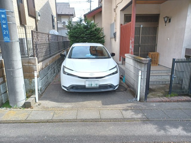 東松山市殿山町 中古戸建(5ＬＤＫＫ)2階にもキッチン有の駐車場