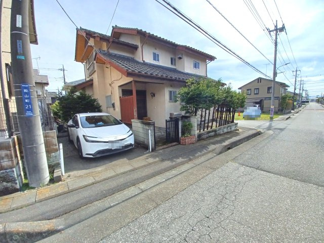 東松山市殿山町 中古戸建(5ＬＤＫＫ)2階にもキッチン有のその他|前面道路：北側幅員約9m公道に約10.6m接道