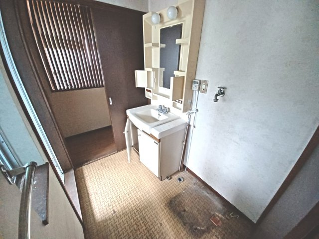 東松山市殿山町 中古戸建(5ＬＤＫＫ)2階にもキッチン有の独立洗面台|１階