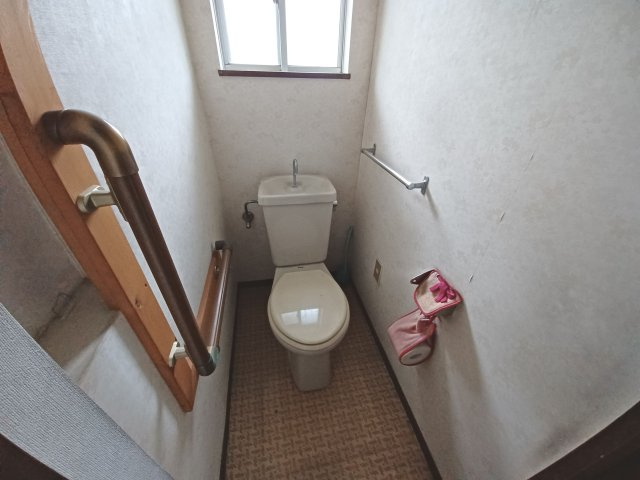 東松山市殿山町 中古戸建(5ＬＤＫＫ)2階にもキッチン有のトイレ