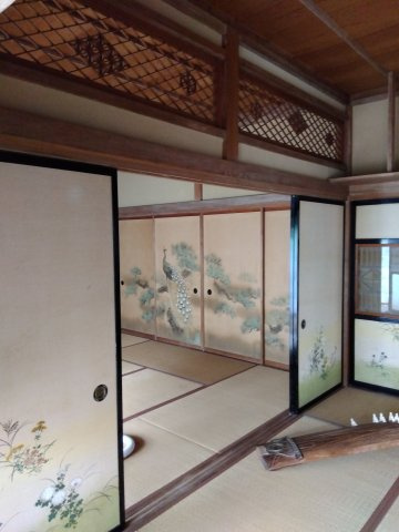 売中古戸建　沼津市大平の和室|純和風のお家になっています。上部には欄間があります。風通しも良くなっています。