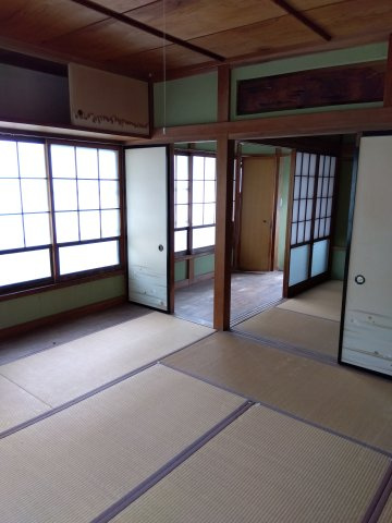 売中古戸建　沼津市大平の和室|畳は柔らかいので子供を遊ばせても安全ですね。襖を開ければ広々と空間がつかえます。