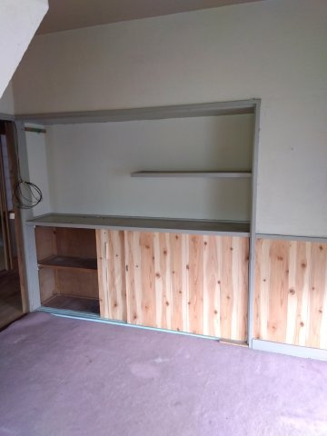 売中古戸建　沼津市大平の洋室|リフォームして洋間になっています。収納スペースもたくさんあるので買い置きもたっぷり出来ます。