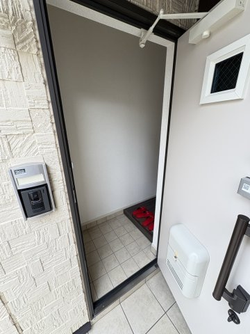 メゾン・ルミエール　Ｂの玄関