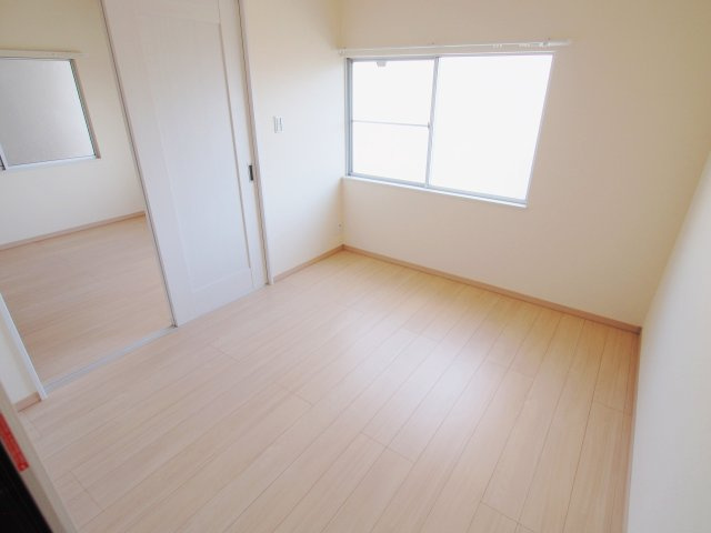 岡本アパートの居間・リビング