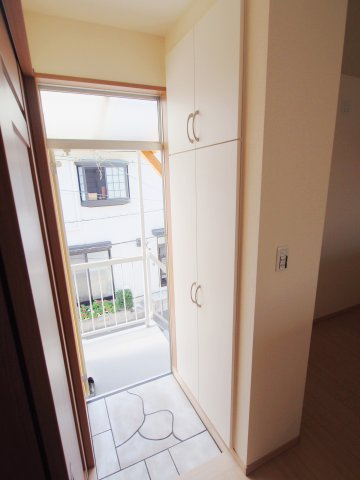 岡本アパートの玄関