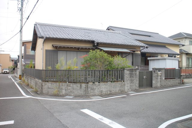 常滑市虹の丘2丁目　売地の外観|外観写真(上物あり写真）