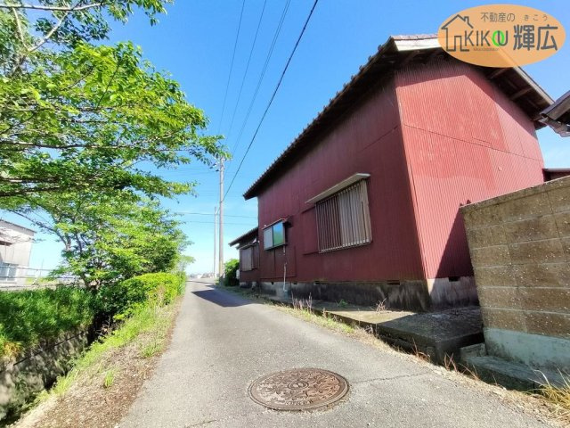 【前面道路含む現地写真】 | 加古郡稲美町印南　土地 | 前面道路は広々としておりますので、お車の運転が苦手な方でも安心ですね。