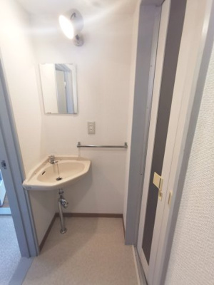 【洗面所】 | ピサ南片江 | 別号室の写真になります。現況優先。