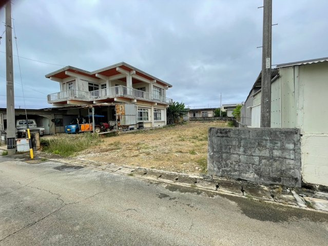 伊良部字佐和田1395-1の外観