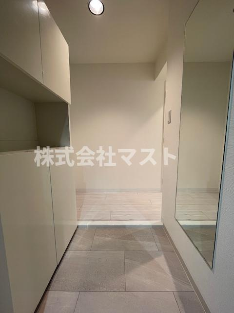 テン・フォーティの玄関