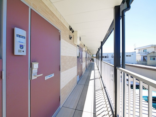 レオパレスリヴェールのその他共用部分|玄関前廊下です