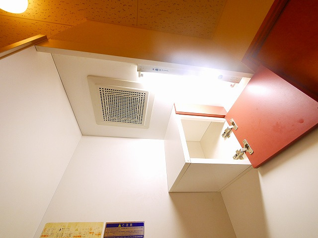 レオパレスリヴェールのキッチン|換気扇です