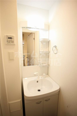 【洗面所】 | フォーリアライズ弁天町クロス | 忙しい朝には欠かせない洗面所です