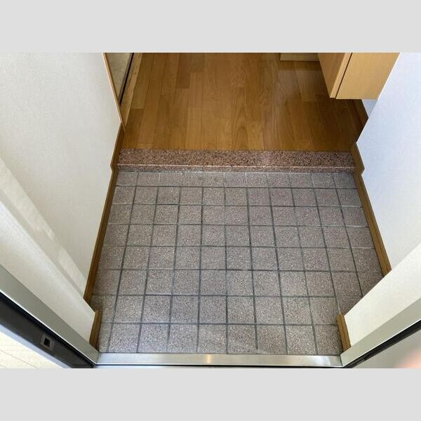 メルベーユコートの玄関