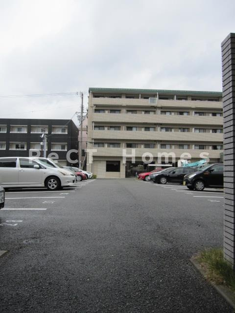 メルベーユコートの駐車場